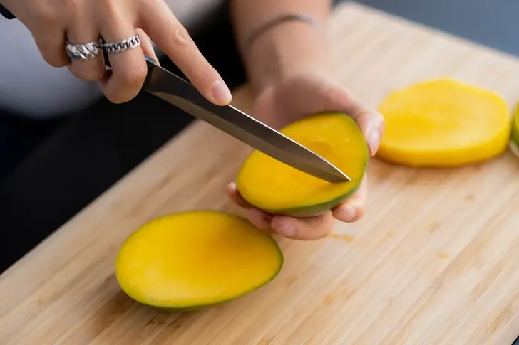 3. Cut Mangoes with Glass