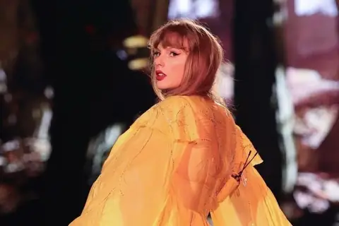 Taylor Swift’s Business Acumen & Career Insights Are GOLD for Everyone!