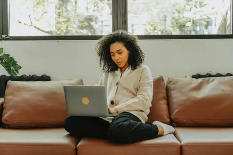 More Americans Rely on AI for Financial Advice, But Is It a Good Thing?